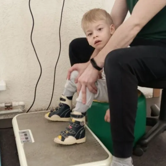 Занятия на иммитаторе подошвенной нагрузки.